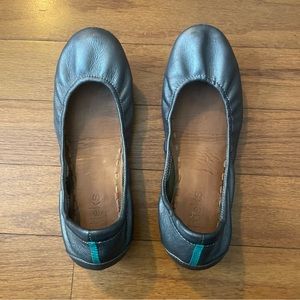 Tieks size 8 ballet flats, metallic grey color, barely used